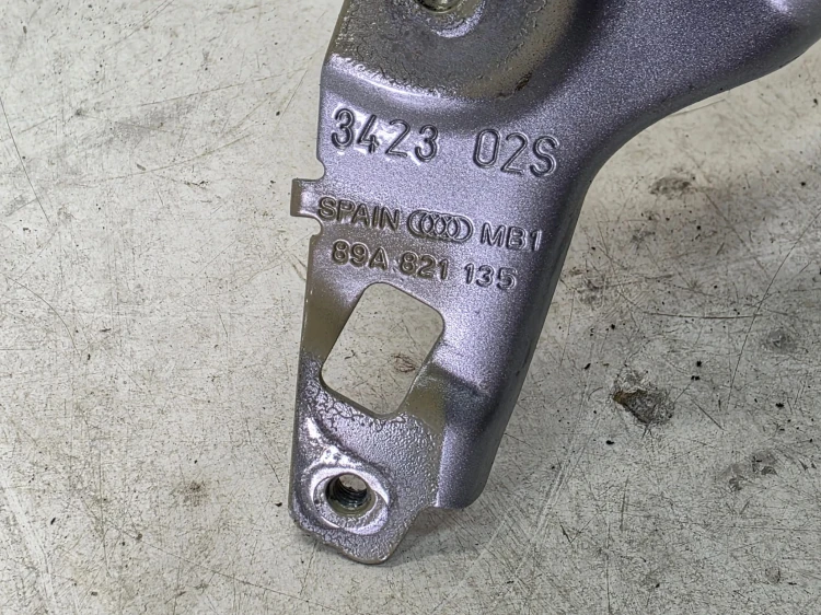 WSPORNIK MOCOWANIE BŁOTNIKA LEWY PRZÓD AUDI Q4 E-TRON 89A821135