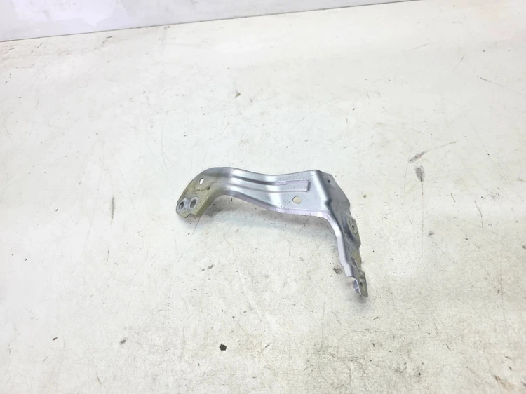 WSPORNIK MOCOWANIE BŁOTNIKA PRAWY PRZÓD AUDI Q4 E-TRON 89A821136