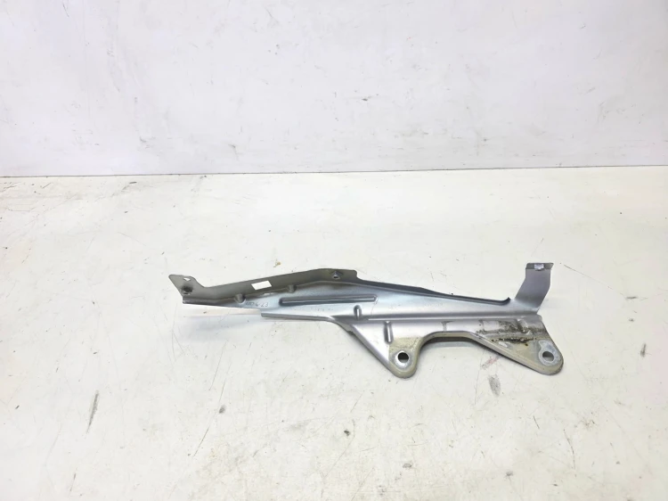 WSPORNIK MOCOWANIE BŁOTNIKA PRAWY PRZÓD AUDI Q4 E-TRON 89A821670