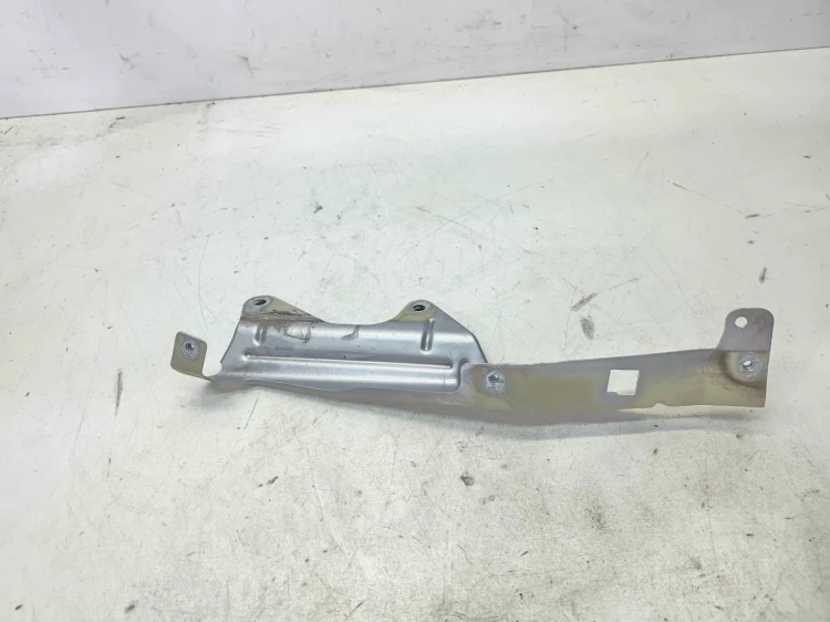 WSPORNIK MOCOWANIE BŁOTNIKA PRAWY PRZÓD AUDI Q4 E-TRON 89A821670
