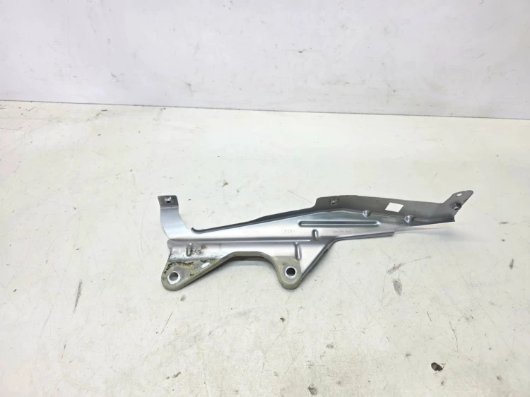 WSPORNIK MOCOWANIE BŁOTNIKA LEWY PRZÓD AUDI Q4 E-TRON 89A821469