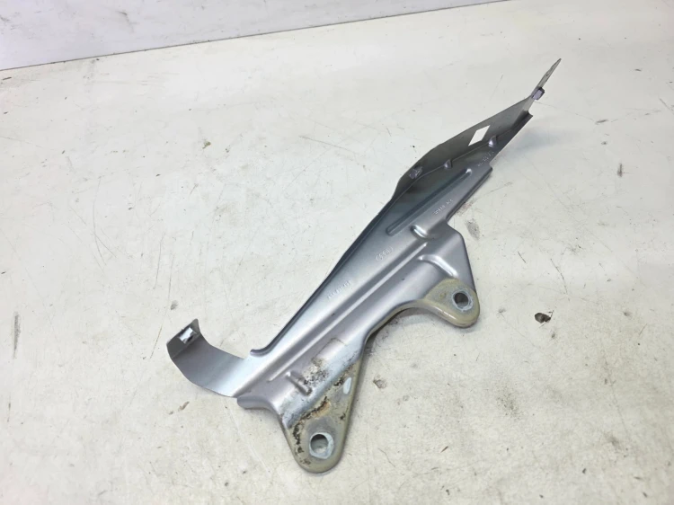 WSPORNIK MOCOWANIE BŁOTNIKA LEWY PRZÓD AUDI Q4 E-TRON 89A821469