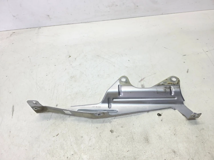 WSPORNIK MOCOWANIE BŁOTNIKA LEWY PRZÓD AUDI Q4 E-TRON 89A821469