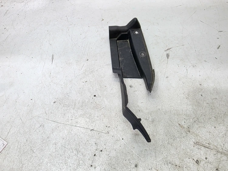 NAKŁADKA OSŁONA ZAWIASU MASKI PRAWA AUDI Q4 E-TRON 89A821170