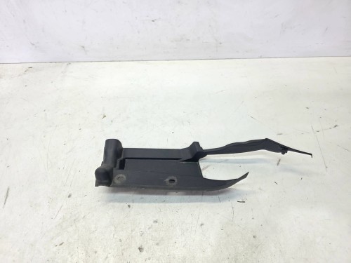 NAKŁADKA OSŁONA ZAWIASU MASKI LEWA AUDI Q4 E-TRON 89A821169