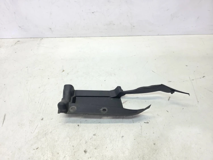 NAKŁADKA OSŁONA ZAWIASU MASKI LEWA AUDI Q4 E-TRON 89A821169