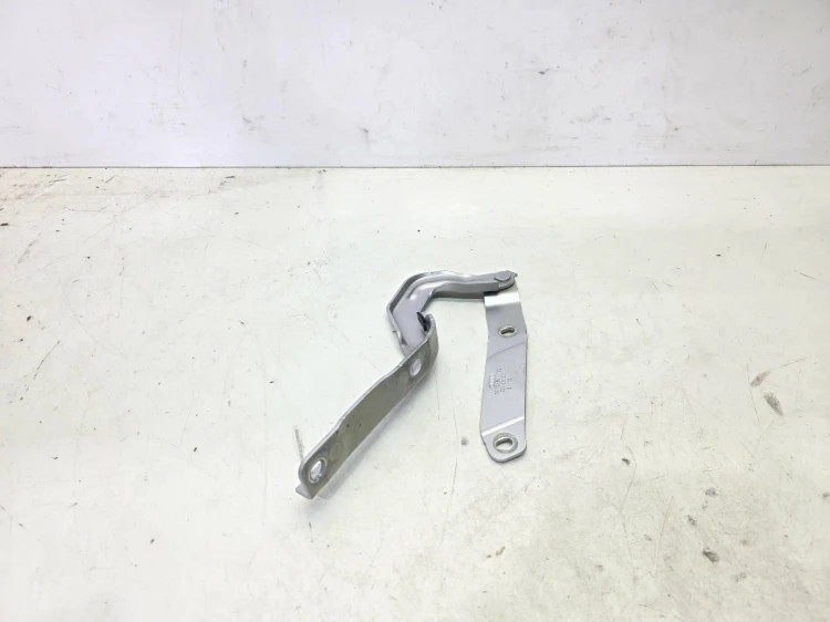 ZAWIAS MASKI LEWY AUDI Q4 E-TRON 89A823301 LZ7G
