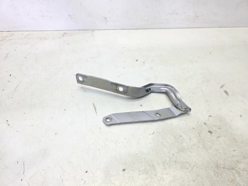 ZAWIAS MASKI LEWY AUDI Q4 E-TRON 89A823301 LZ7G