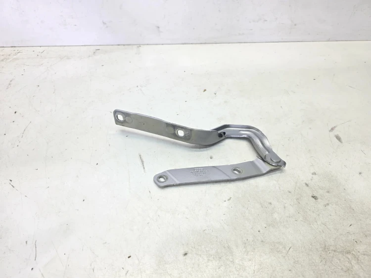 ZAWIAS MASKI LEWY AUDI Q4 E-TRON 89A823301 LZ7G