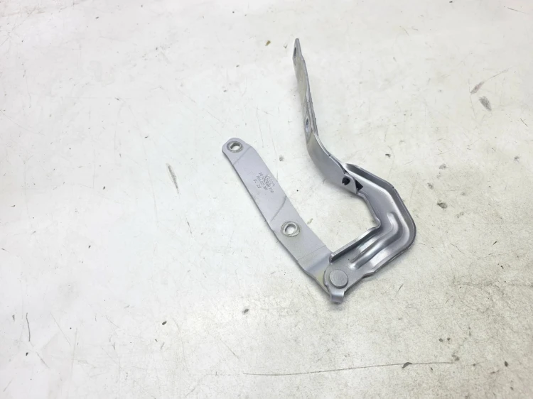 ZAWIAS MASKI LEWY AUDI Q4 E-TRON 89A823301 LZ7G