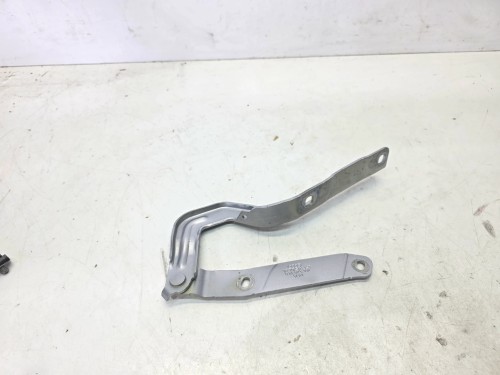 ZAWIAS MASKI PRAWY AUDI Q4 E-TRON 89A823302 LZ7G