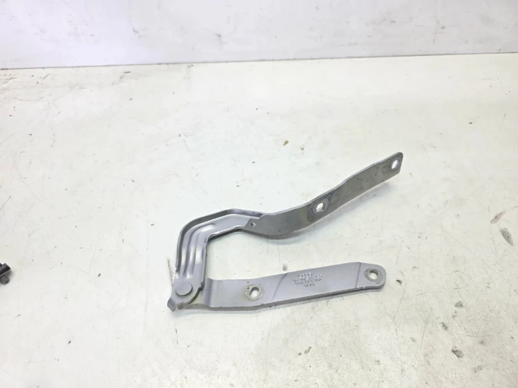 ZAWIAS MASKI PRAWY AUDI Q4 E-TRON 89A823302 LZ7G