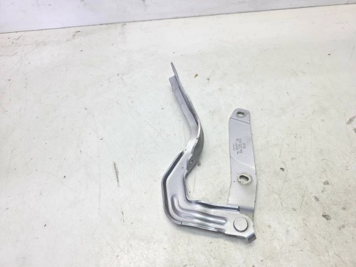 ZAWIAS MASKI PRAWY AUDI Q4 E-TRON 89A823302 LZ7G