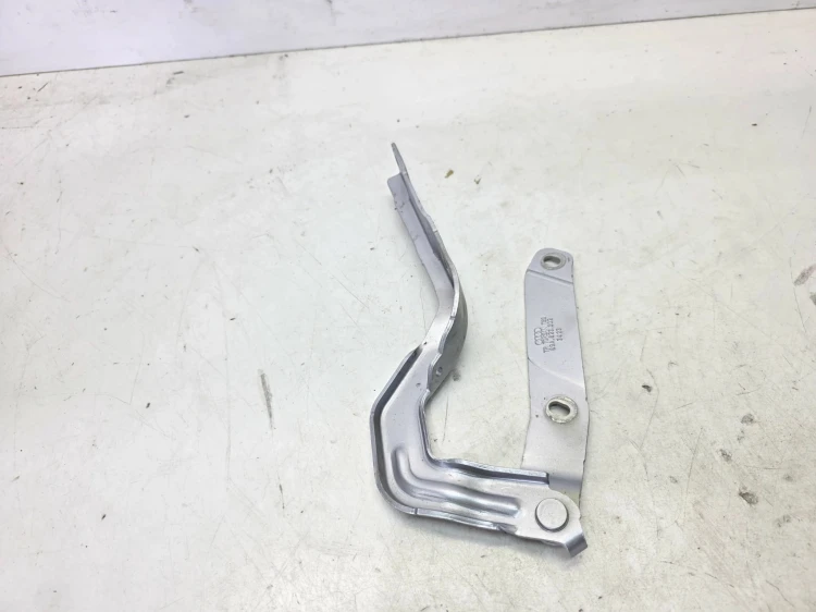ZAWIAS MASKI PRAWY AUDI Q4 E-TRON 89A823302 LZ7G