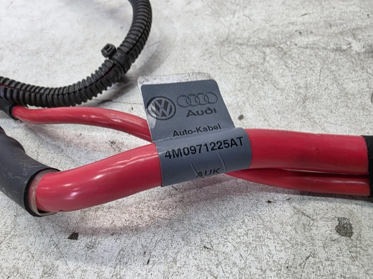 PRZEWÓD KLEMA PLUSOWA AUDI Q7 4M 4M0971225AT