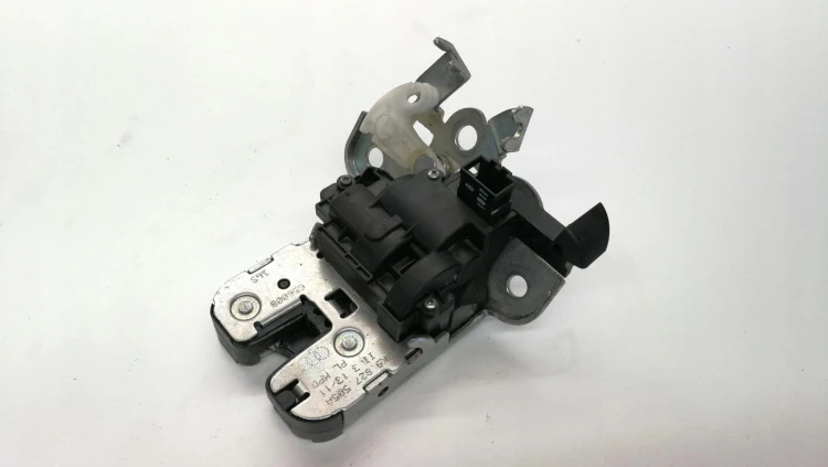 ZAMEK KLAPY TYŁ AUDI A3 A4 B8 A5 A6 A8 8K9827505A