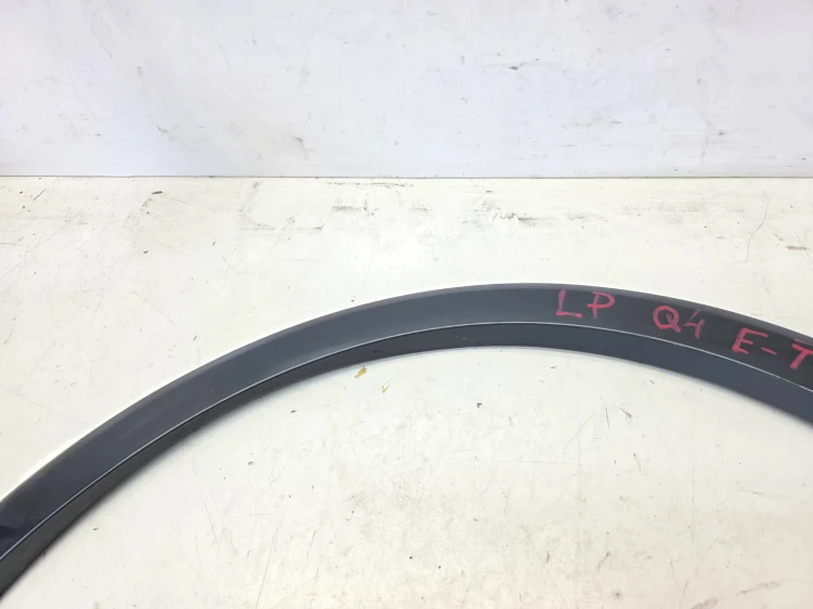 LISTWA Z BŁOTNIKA NAKŁADKA LEWY PRZÓD AUDI Q4 E-TRON 89A853717C