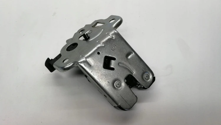 ZAMEK KLAPY TYŁ AUDI A3 A4 B8 A5 A6 A8 8K9827505A