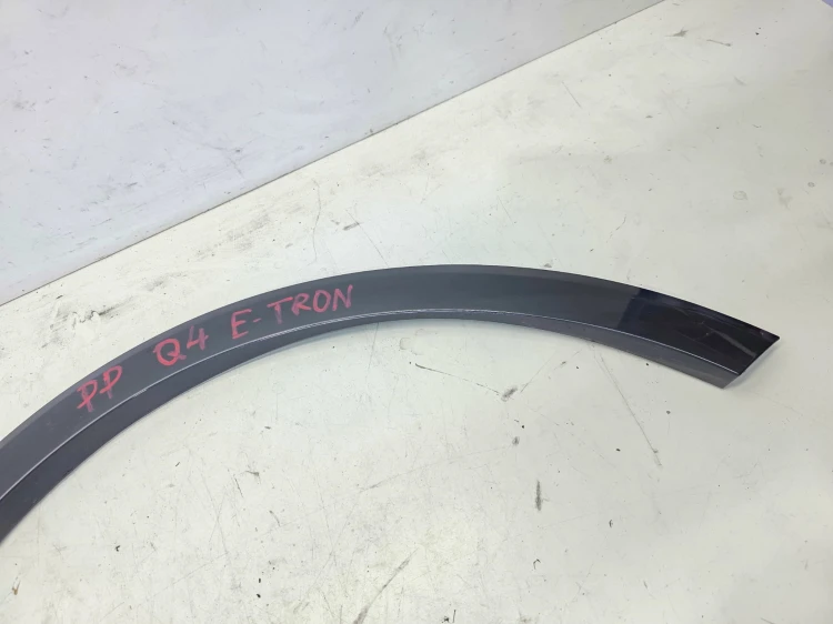 LISTWA Z BŁOTNIKA NAKŁADKA PRAWY PRZÓD AUDI Q4 E-TRON 89A853718C