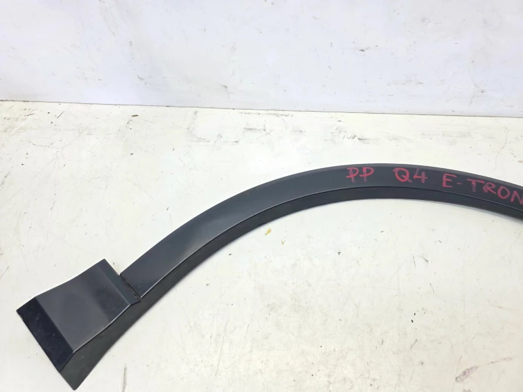 LISTWA Z BŁOTNIKA NAKŁADKA PRAWY PRZÓD AUDI Q4 E-TRON 89A853718C