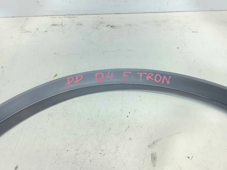 LISTWA Z BŁOTNIKA NAKŁADKA PRAWY PRZÓD AUDI Q4 E-TRON 89A853718C