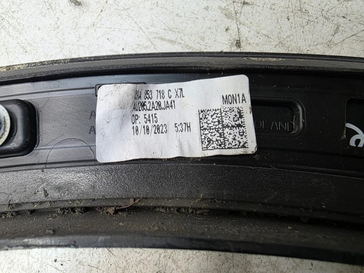 LISTWA Z BŁOTNIKA NAKŁADKA PRAWY PRZÓD AUDI Q4 E-TRON 89A853718C