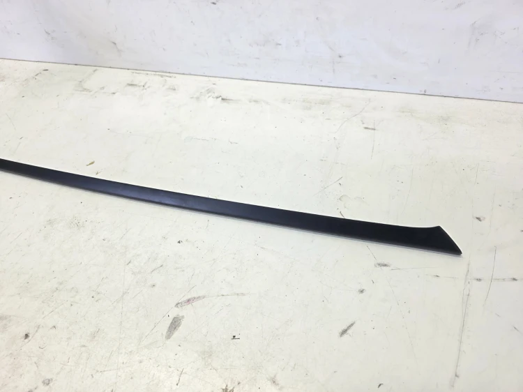 LISTWA ZGARNIAJĄCA SZYBY CZOŁOWEJ LEWA AUDI Q4 E-TRON 89A854327B
