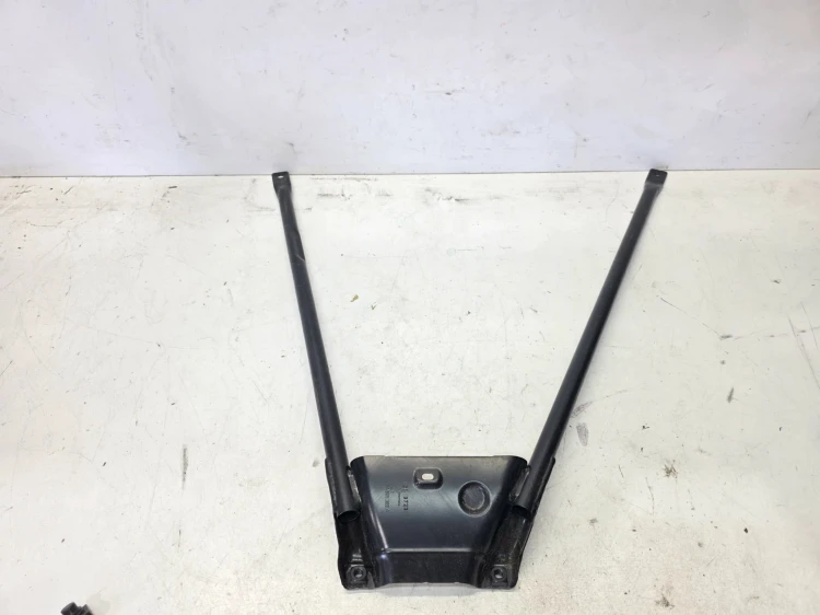 BELKA PODPORA WZMOCNIENIE PASA AUDI Q4 E-TRON 11A805303A