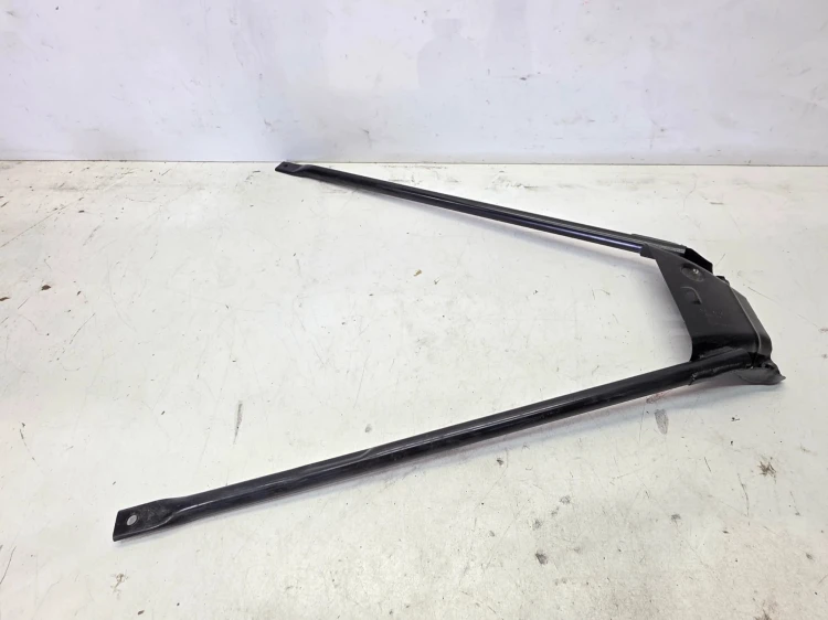 BELKA PODPORA WZMOCNIENIE PASA AUDI Q4 E-TRON 11A805303A
