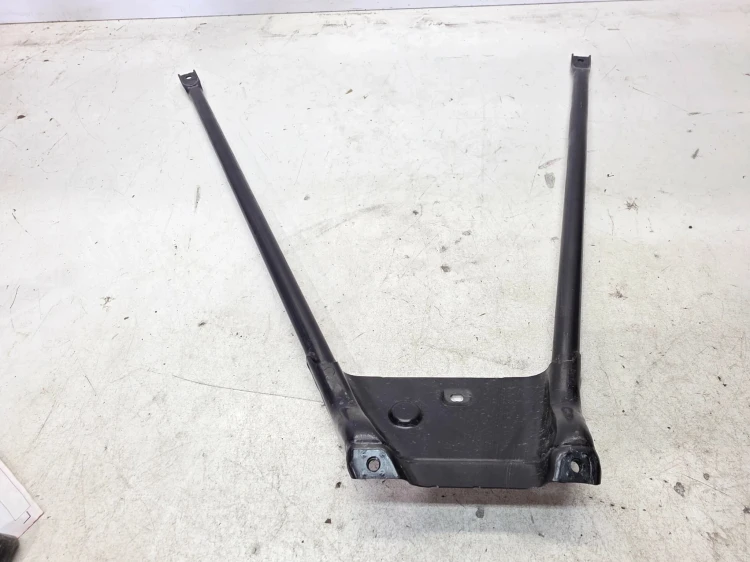 BELKA PODPORA WZMOCNIENIE PASA AUDI Q4 E-TRON 11A805303A