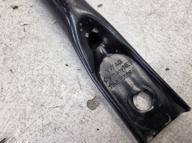 BELKA PODPORA WZMOCNIENIE PASA AUDI Q4 E-TRON 11A805303A