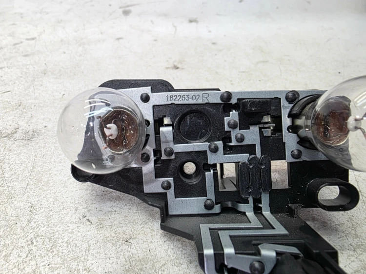WKŁAD LAMPY PRAWY TYŁ W KLAPĘ AUDI A4 B8 LIFT SEDAN 181328-02