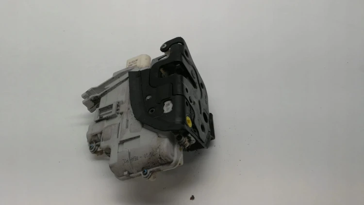 ZAMEK DRZWI LEWY TYŁ AUDI Q7 4L 3C4839015C