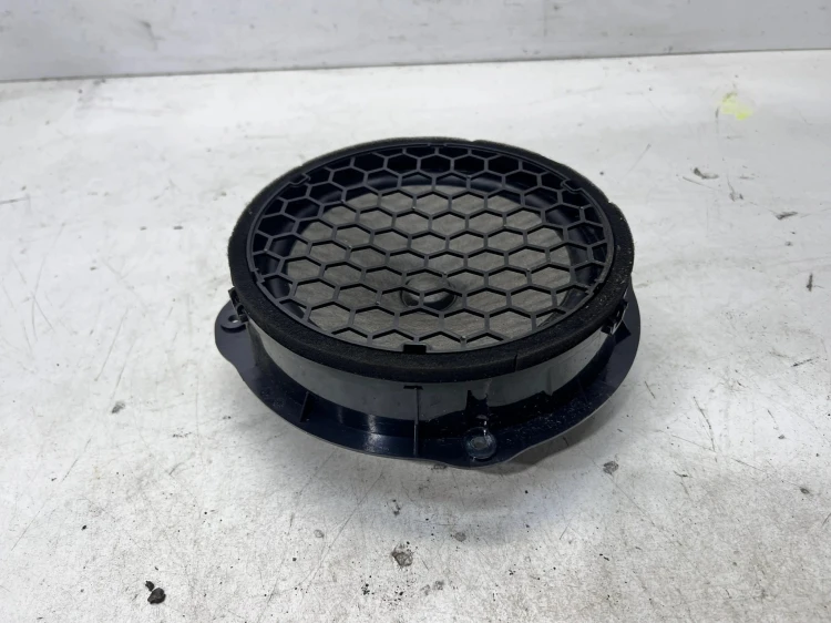 GŁOŚNIK NISKOTONOWY PRZÓD AUDI A3 8V 8V0035415A