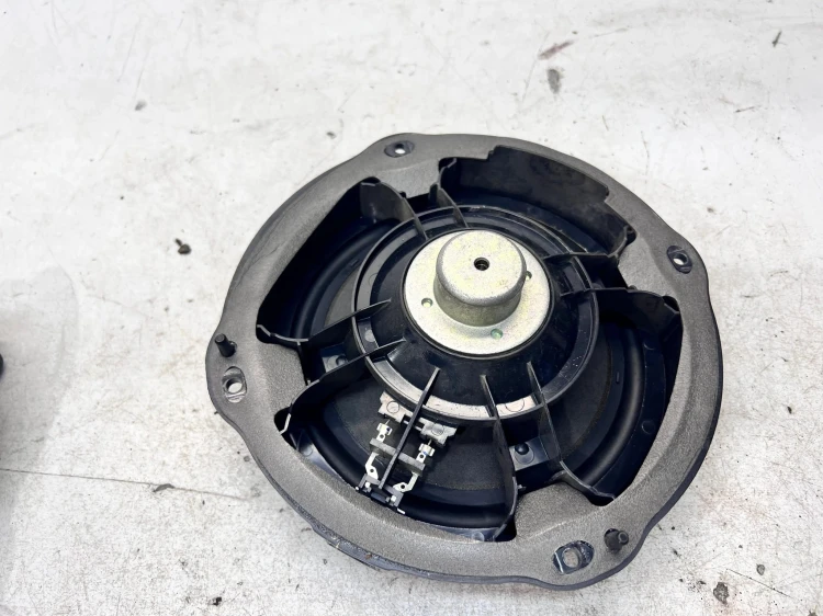 GŁOŚNIK NISKOTONOWY PRZÓD AUDI A3 8V 8V0035415A