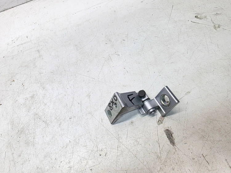 ZAWIAS DRZWI PRAWY AUDI A1 8X Q3 8U A3 8V Q4 E-TRON 8X0831404F