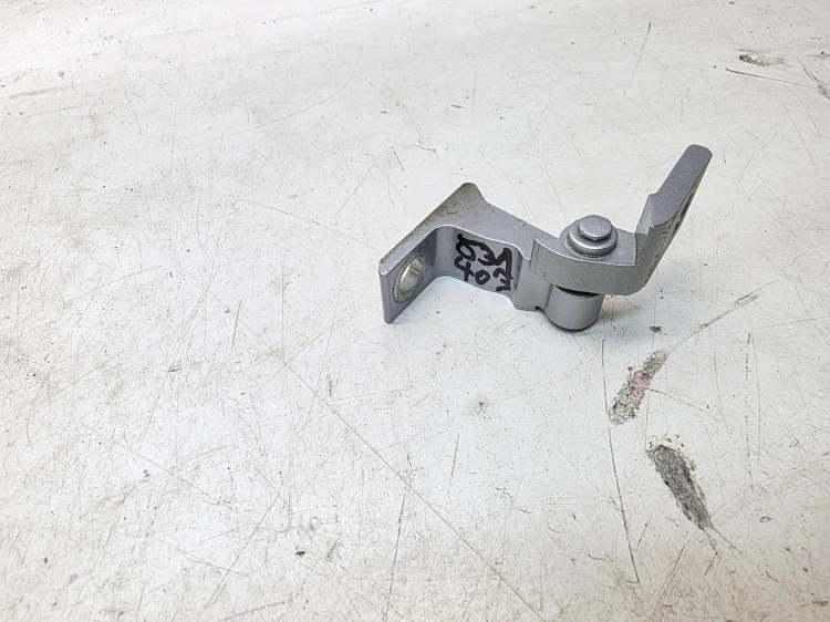 ZAWIAS DRZWI PRAWY AUDI A1 8X Q3 8U A3 8V Q4 E-TRON 8X0831404F