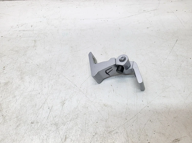 ZAWIAS DRZWI PRAWY AUDI A1 8X Q3 8U A3 8V Q4 E-TRON 8X0831404F