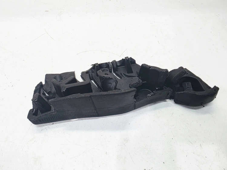 OSŁONA WYGŁUSZENIE WTRYSKÓW AUDI VOLKSWAGEN SEAT SKODA 2.0 TDI 03L103954A