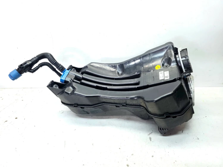 ZBIORNIK POMPA PŁYNU ŚRODKA REDUKUJĄCEGO AUDI Q7 4M 4M0131878BF