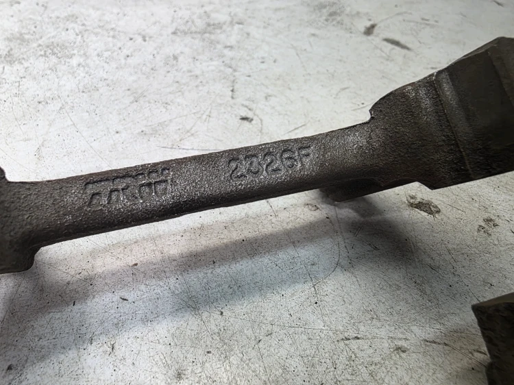 JARZMO ZACISKU HAMULCOWEGO TYŁ AUDI A4 A5 Q5 POD TARCZE 330 MM 8354 -2326F