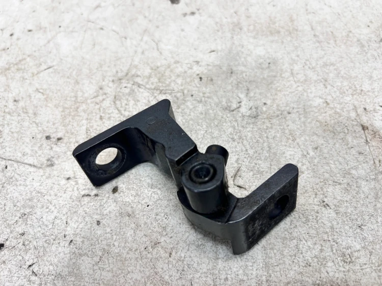 ZAWIAS DRZWI PRAWY DOLNY AUDI Q7 4M 8S0833404A