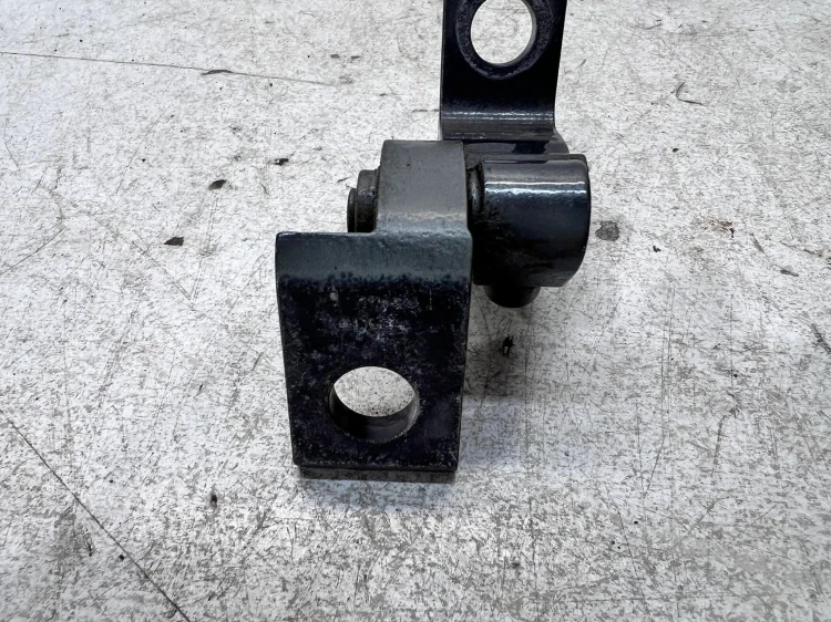 ZAWIAS DRZWI PRAWY DOLNY AUDI Q7 4M 8S0833404A