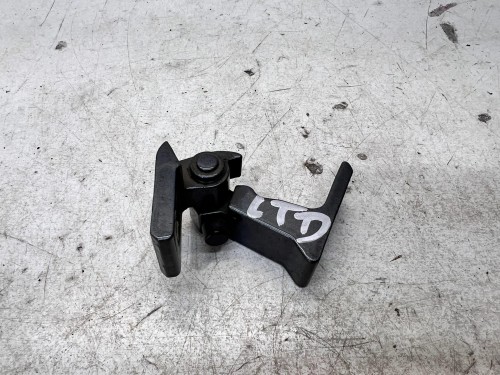 ZAWIAS DRZWI LEWY DOLNY AUDI Q7 4M 8S0833403A
