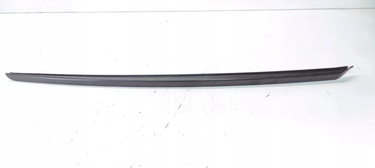 LISTWA ZBIERAJĄCA SZYBY CZOŁOWEJ PRAWA AUDI A4 B9 8W0854328C