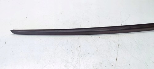 LISTWA ZBIERAJĄCA SZYBY CZOŁOWEJ PRAWA AUDI A4 B9 8W0854328C