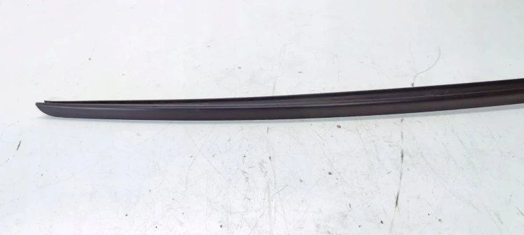 LISTWA ZBIERAJĄCA SZYBY CZOŁOWEJ PRAWA AUDI A4 B9 8W0854328C
