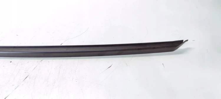 LISTWA ZBIERAJĄCA SZYBY CZOŁOWEJ PRAWA AUDI A4 B9 8W0854328C