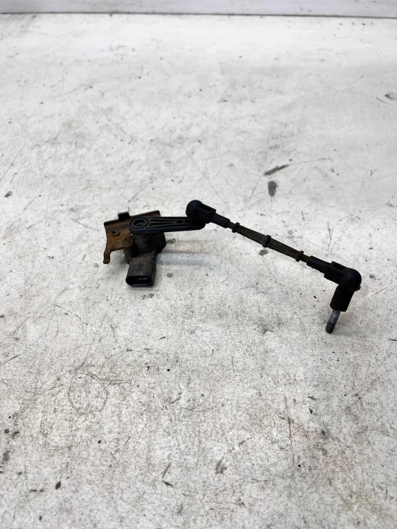 CZUJNIK POZIOMU POZIOMOWANIA ŚWIATEŁ AUDI Q7 4M 4M0941309H