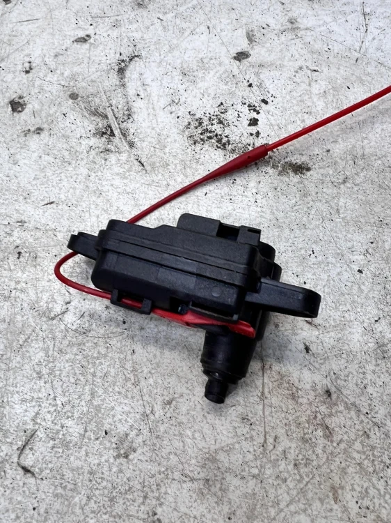 SIŁOWNIK KLAPKI PALIWA AUDI Q7 4M 8S0862153